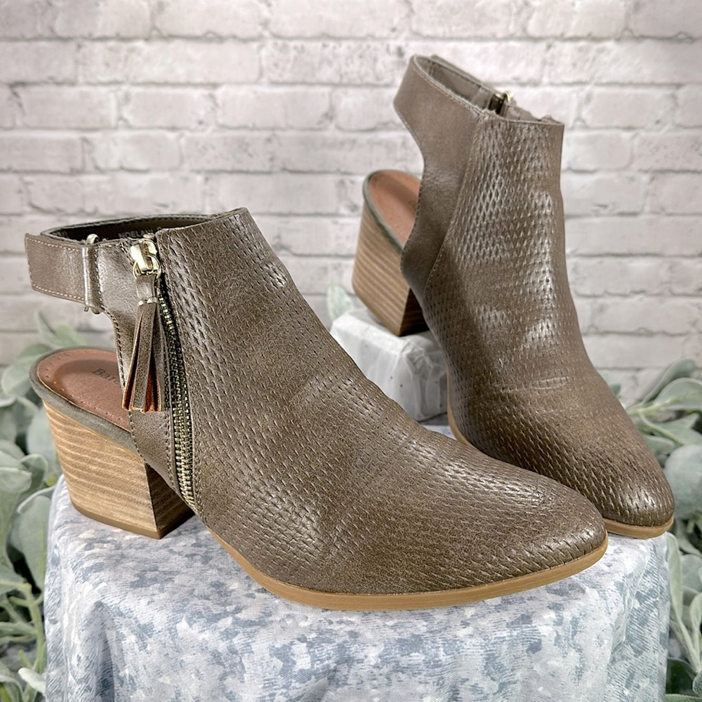 BareTraps Noelani Dark Olive Perforated Round Toe Ankle Booties WMS 9M🌟EUC🌟
